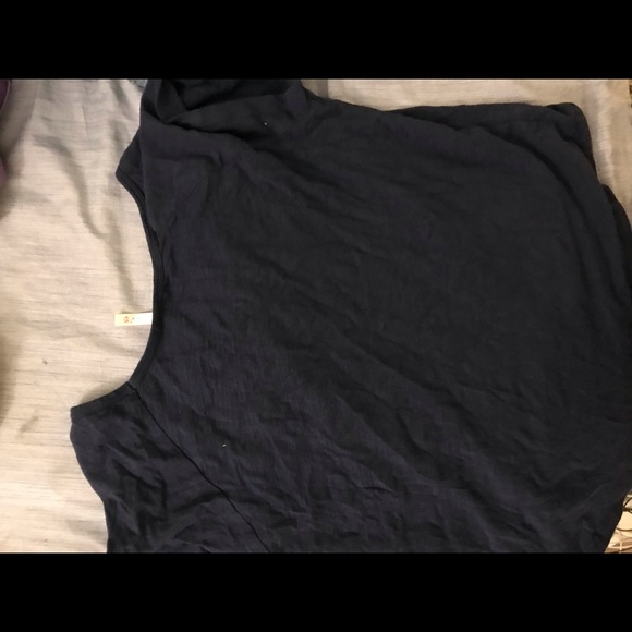 shirt - Picture 2 of 3